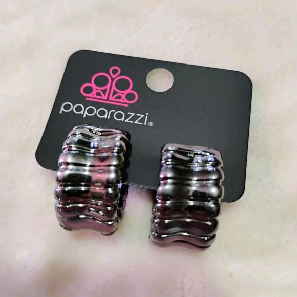 Paparazzi Seamless Sass Black Gunmetal Hoop Earrings Textured Hinge P5HO-BKXX-29 - Picture 5 of 9